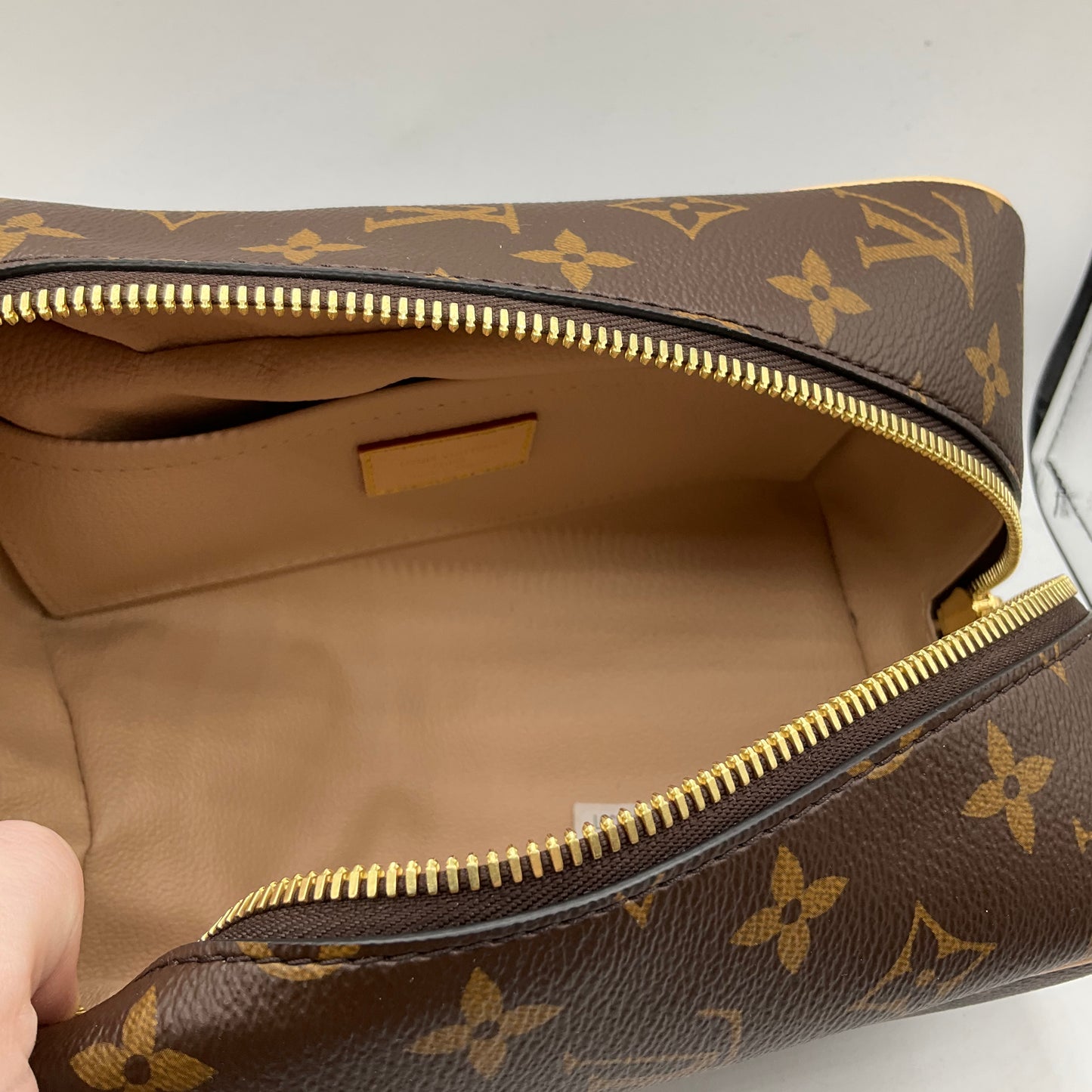 Handbag Luxury Designer By Louis Vuitton, Size: Small