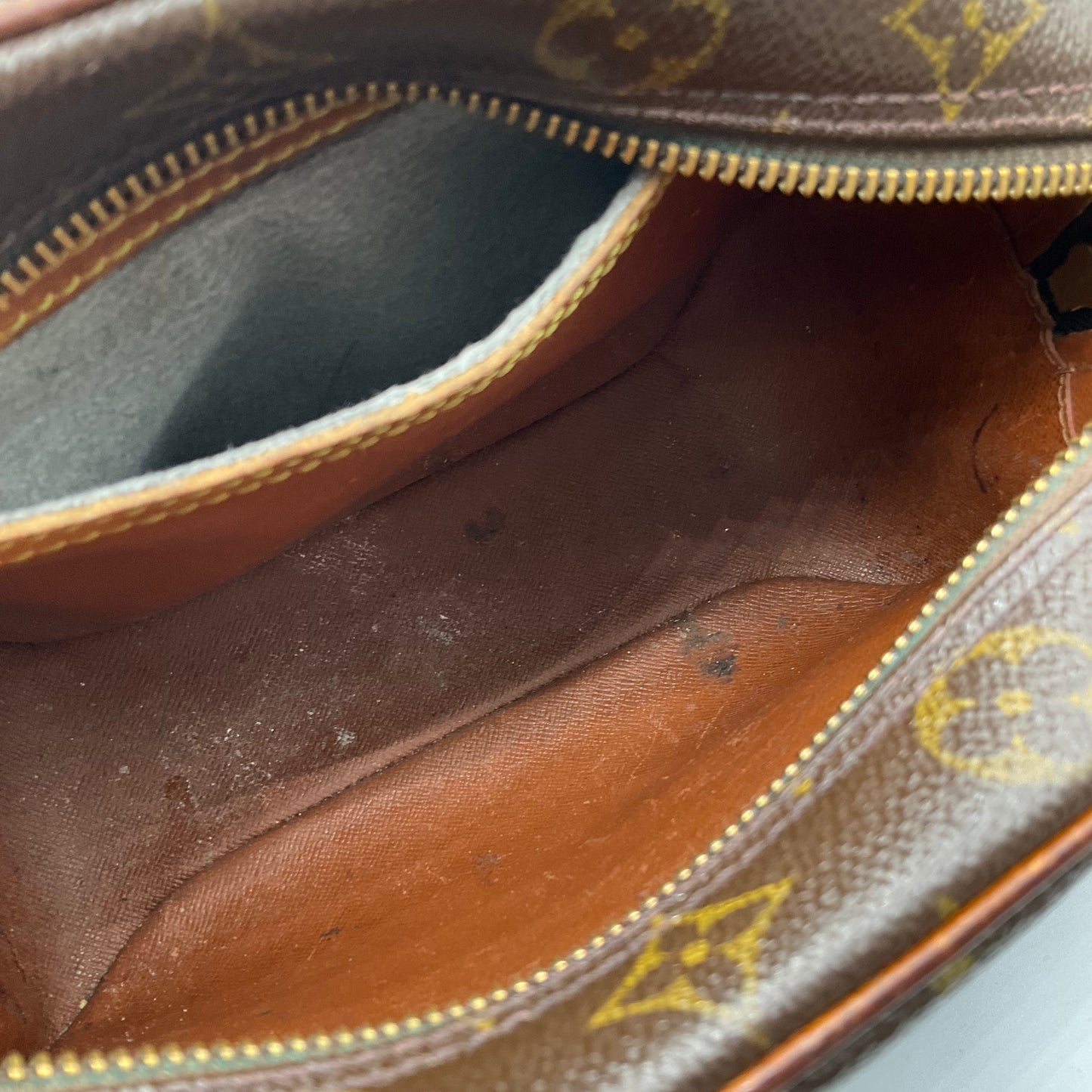 Crossbody Luxury Designer By Louis Vuitton, Size: Medium