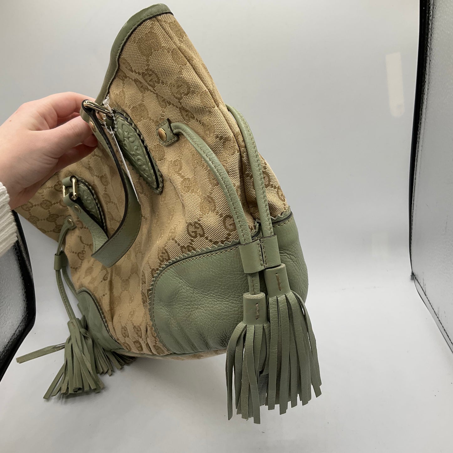 Handbag Luxury Designer By Gucci, Size: Medium