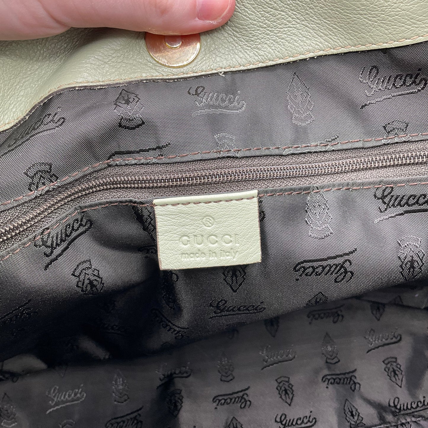 Handbag Luxury Designer By Gucci, Size: Medium