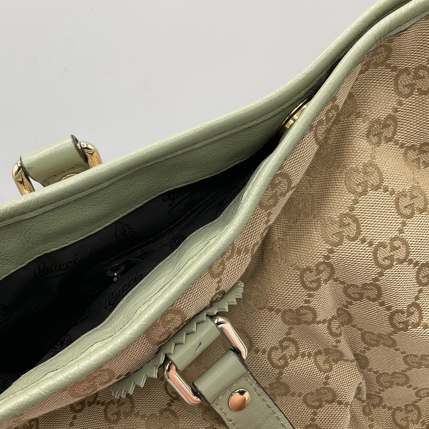 Handbag Luxury Designer By Gucci, Size: Medium