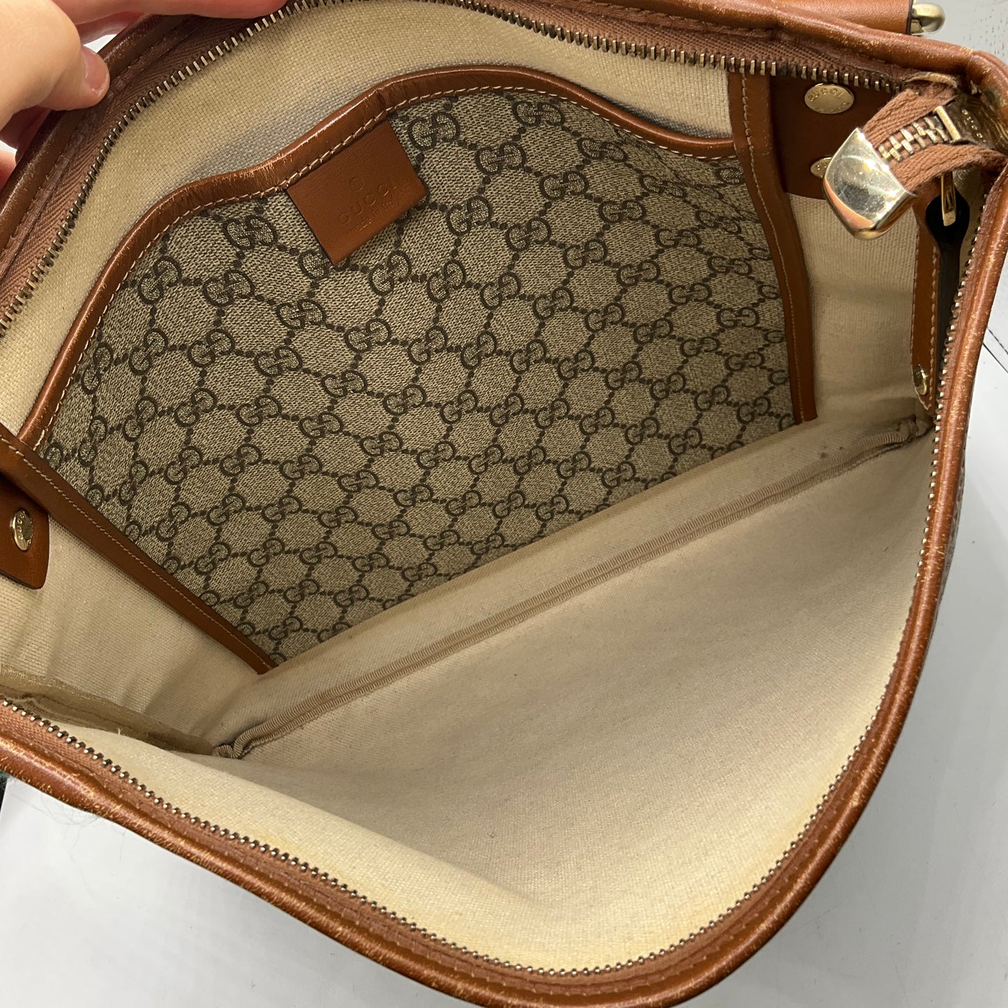 Crossbody Luxury Designer By Gucci, Size: Large