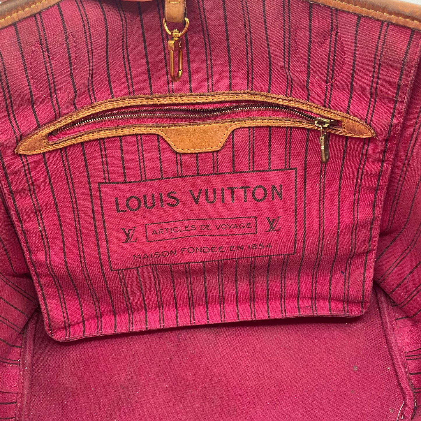 Handbag Luxury Designer By Louis Vuitton, Size: Medium